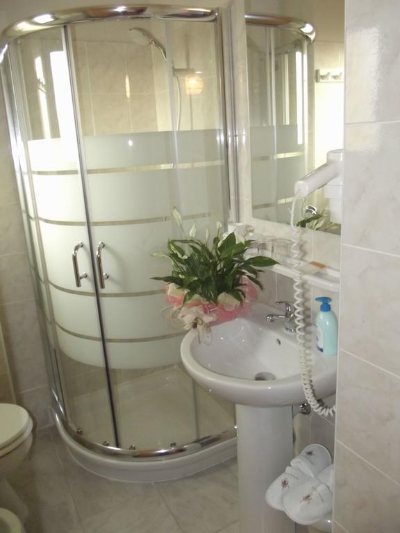 Hotel Piccadilly Montecatini Terme Bagian luar foto