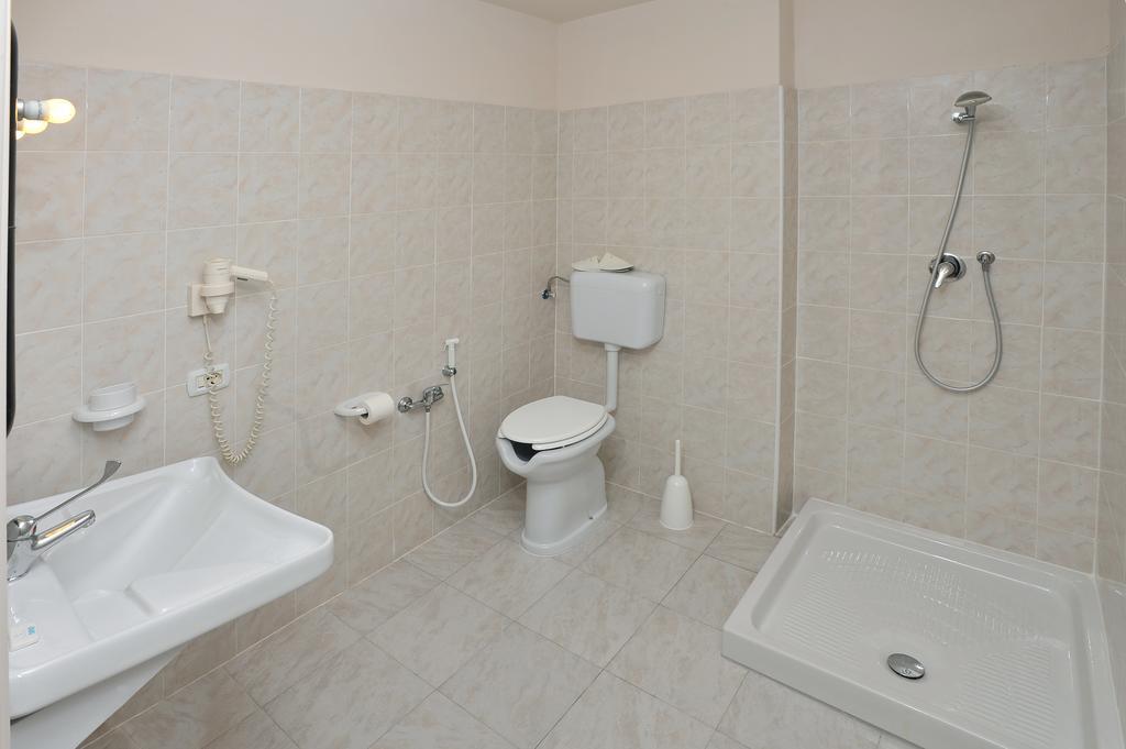 Hotel Piccadilly Montecatini Terme Bagian luar foto